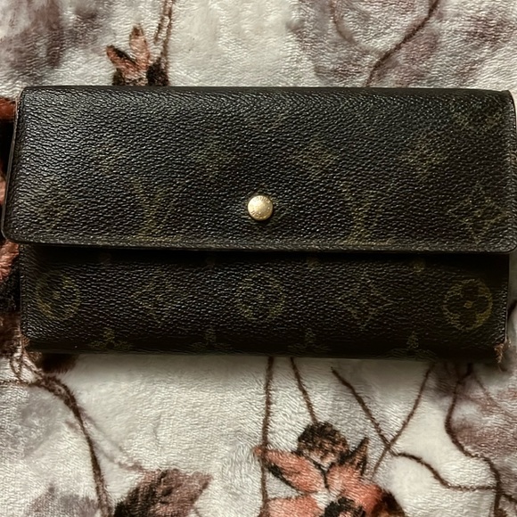 Handbags - 💯 Authentic LV Monogram Wallet